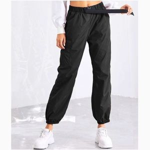 SHEIN Small Windbreaker Pants With Buckle
